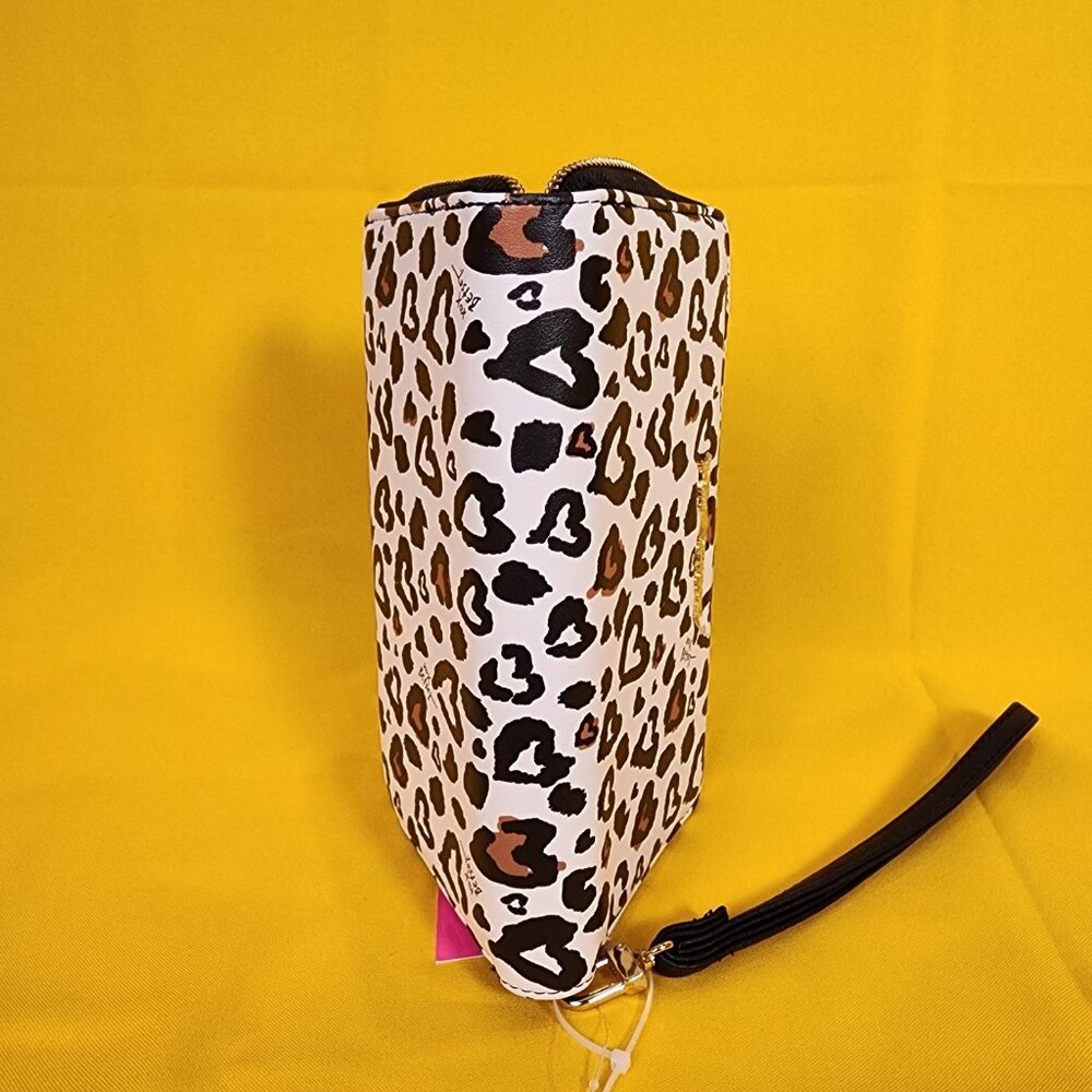 Betsey Johnson Leopard Heart White Black Wallet Wristlet Zip Around NEW - Picture 11 of 12